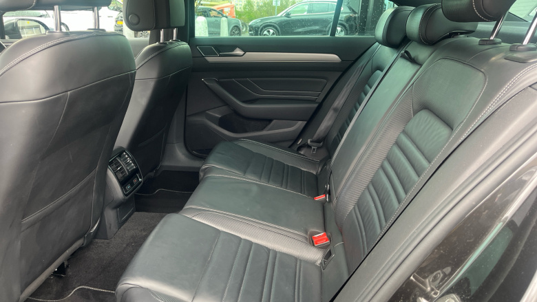 Volkswagen Passat 1.5 TSI EVO R-Line 4dr DSG Petrol Saloon